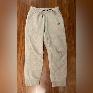 Like New Nike Jr.  Front Pockets & Back Pocket w/zipper PantsSize L